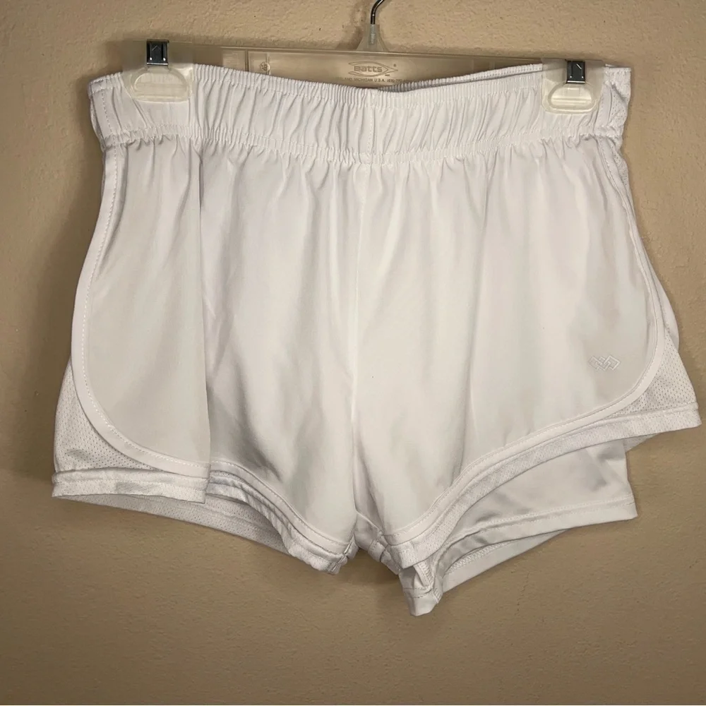 MEDIUM LEGEND WHITE ATHLETIC SHORTS PULL ON ACTIVEWEAR